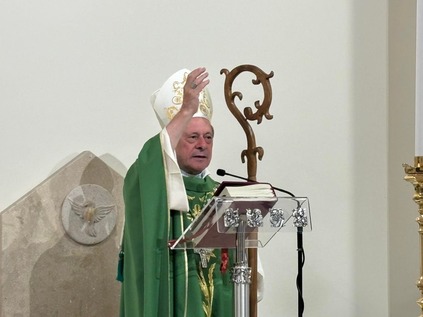 Mons. Oliva in visita alla comunità