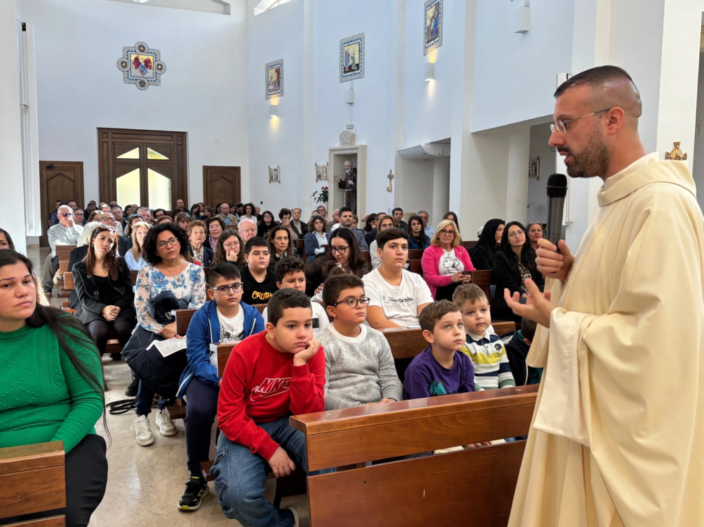 “La santità non è staticità, ma cammino”: le parole di don Nicola nella festa di Ognissanti