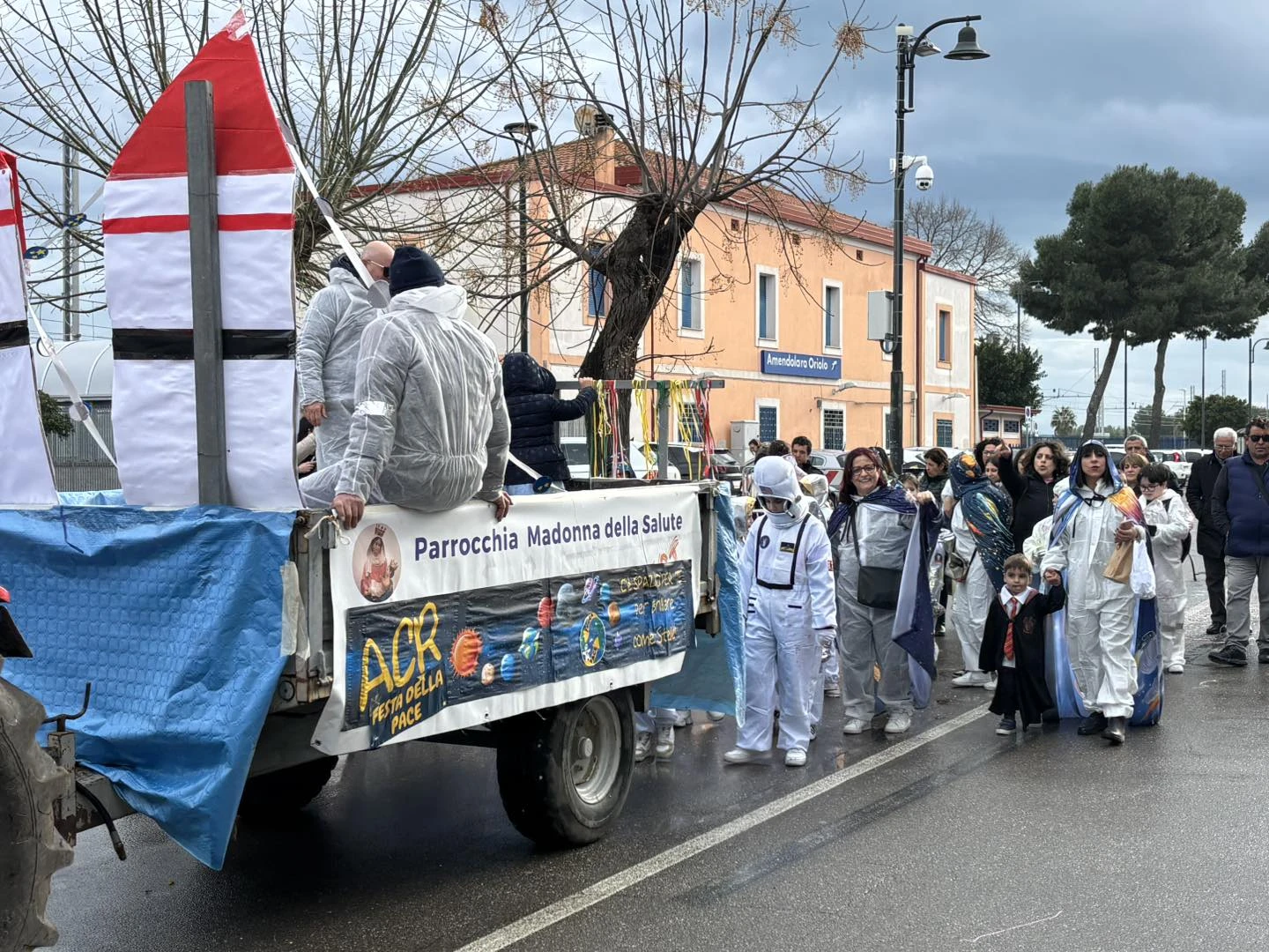 Un Carnevale «Spaziale» ad Amendolara: la parrocchia sfila con l’Acr