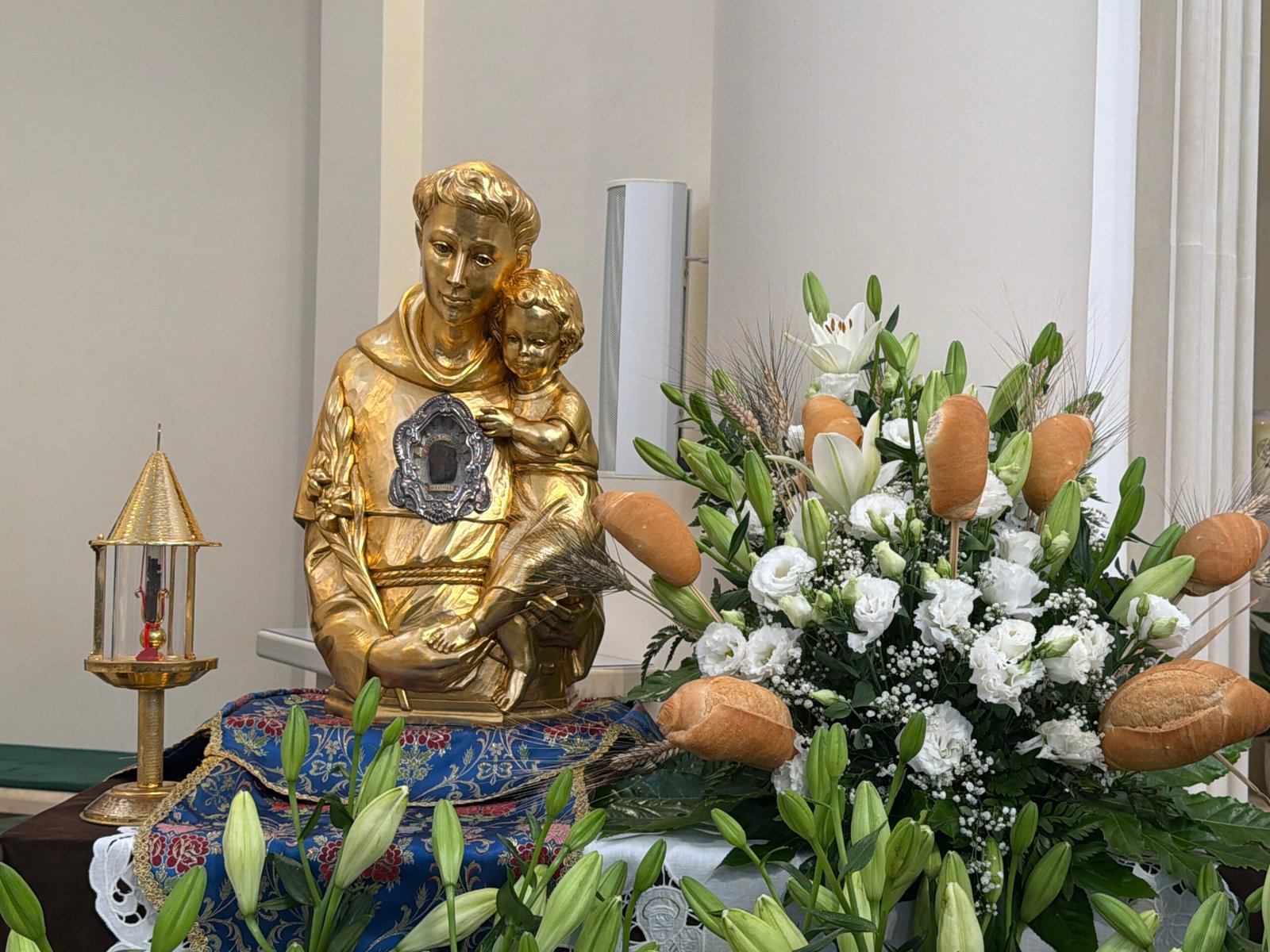 Amendolara abbraccia le Reliquie di Sant’Antonio e dà inizio alla Tredicina
