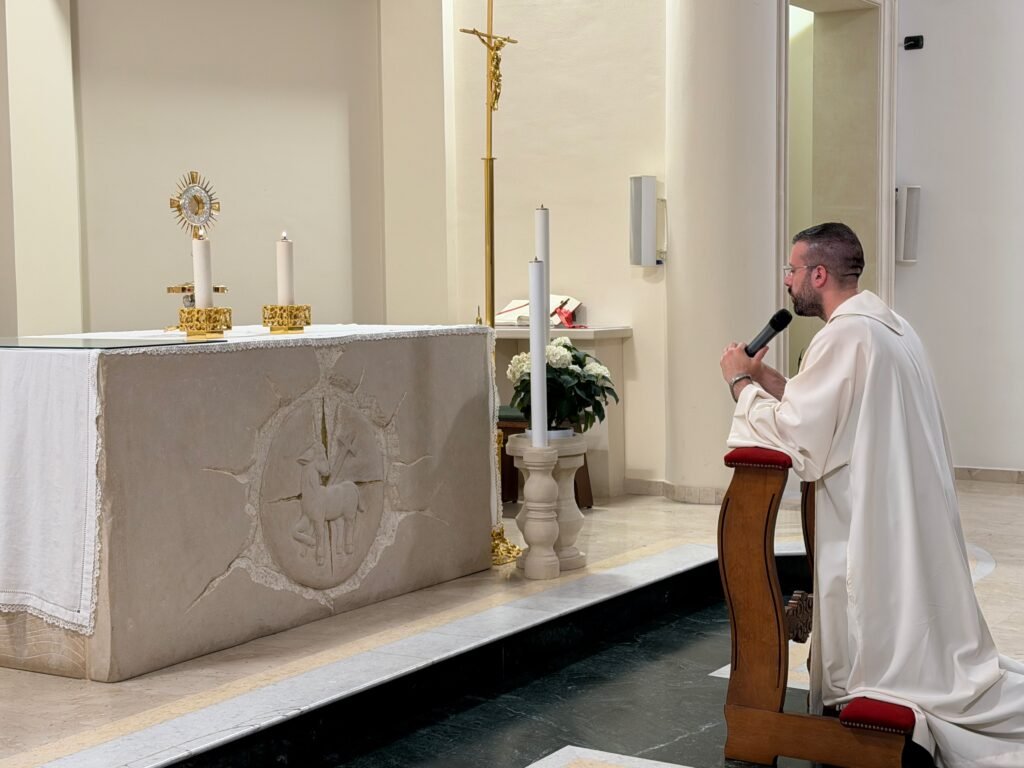 «Restiamo umani nell’era dell’Intelligenza Artificiale»: al via l’Adorazione eucaristica meditando l’enciclica di Papa Leone XIV