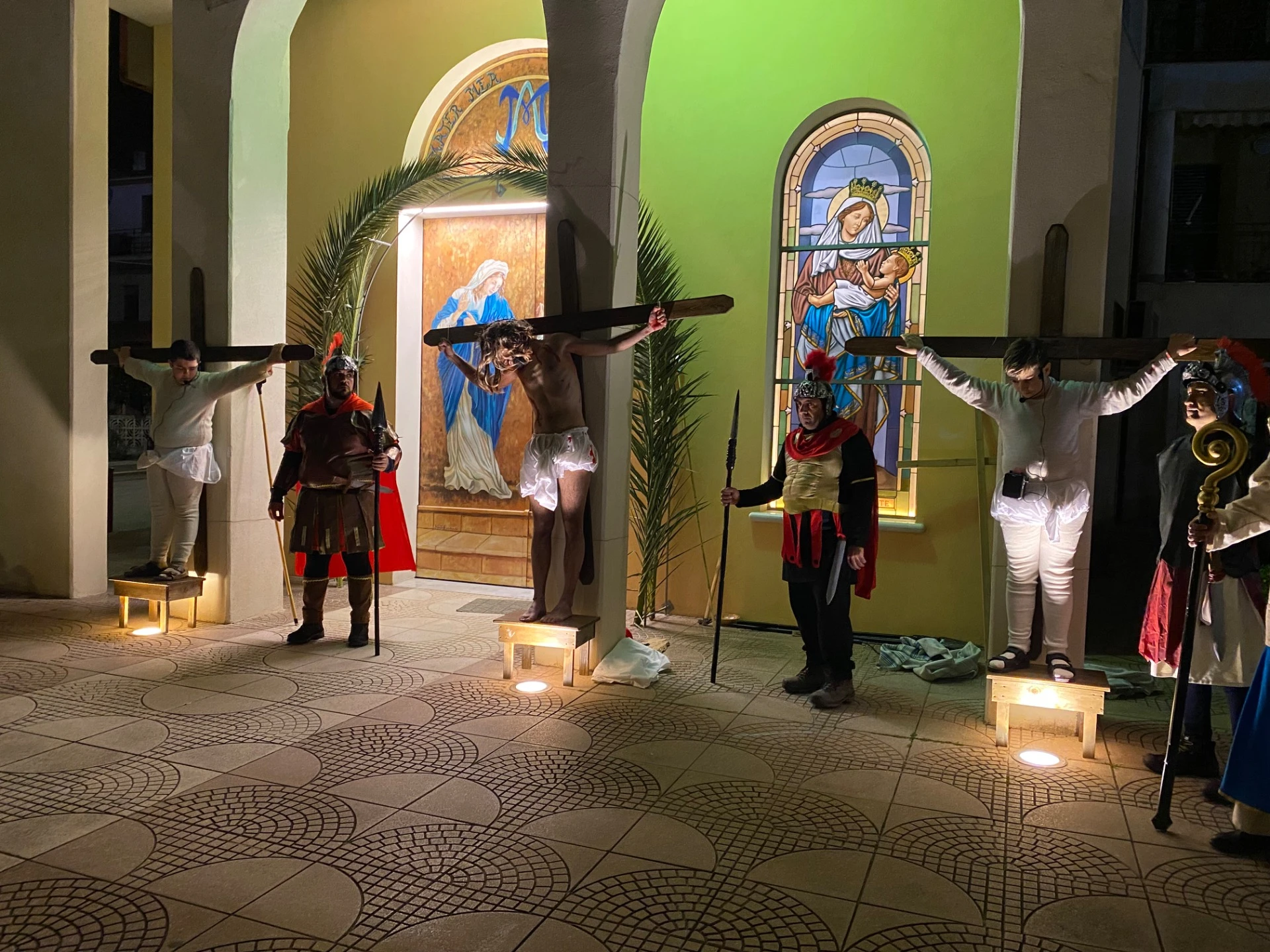 Il mistero della Croce emoziona Amendolara: grande partecipazione per la Passione Vivente