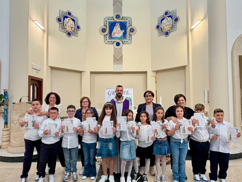 L’abbraccio del Padre Misericordioso: la gioia della Prima Confessione per i bambini della comunità parrocchiale