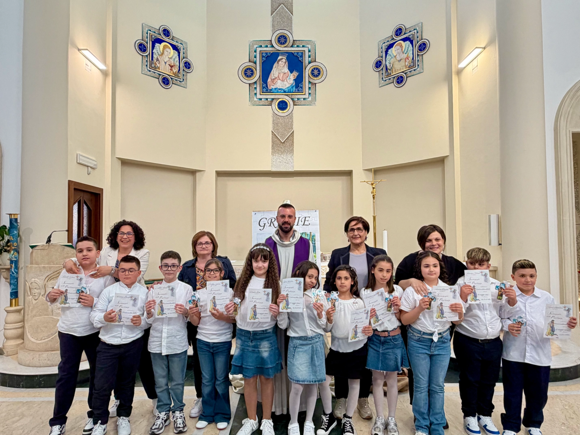 L’abbraccio del Padre Misericordioso: la gioia della Prima Confessione per i bambini della comunità parrocchiale
